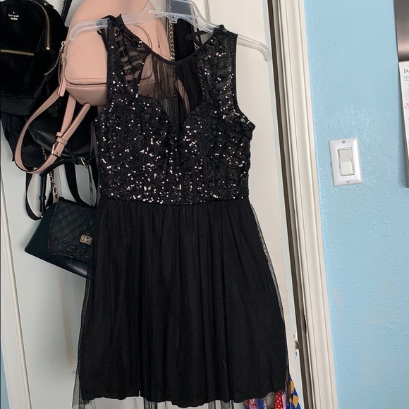 Sparkly Homecoming/ formal dress - Picture 1 of 8